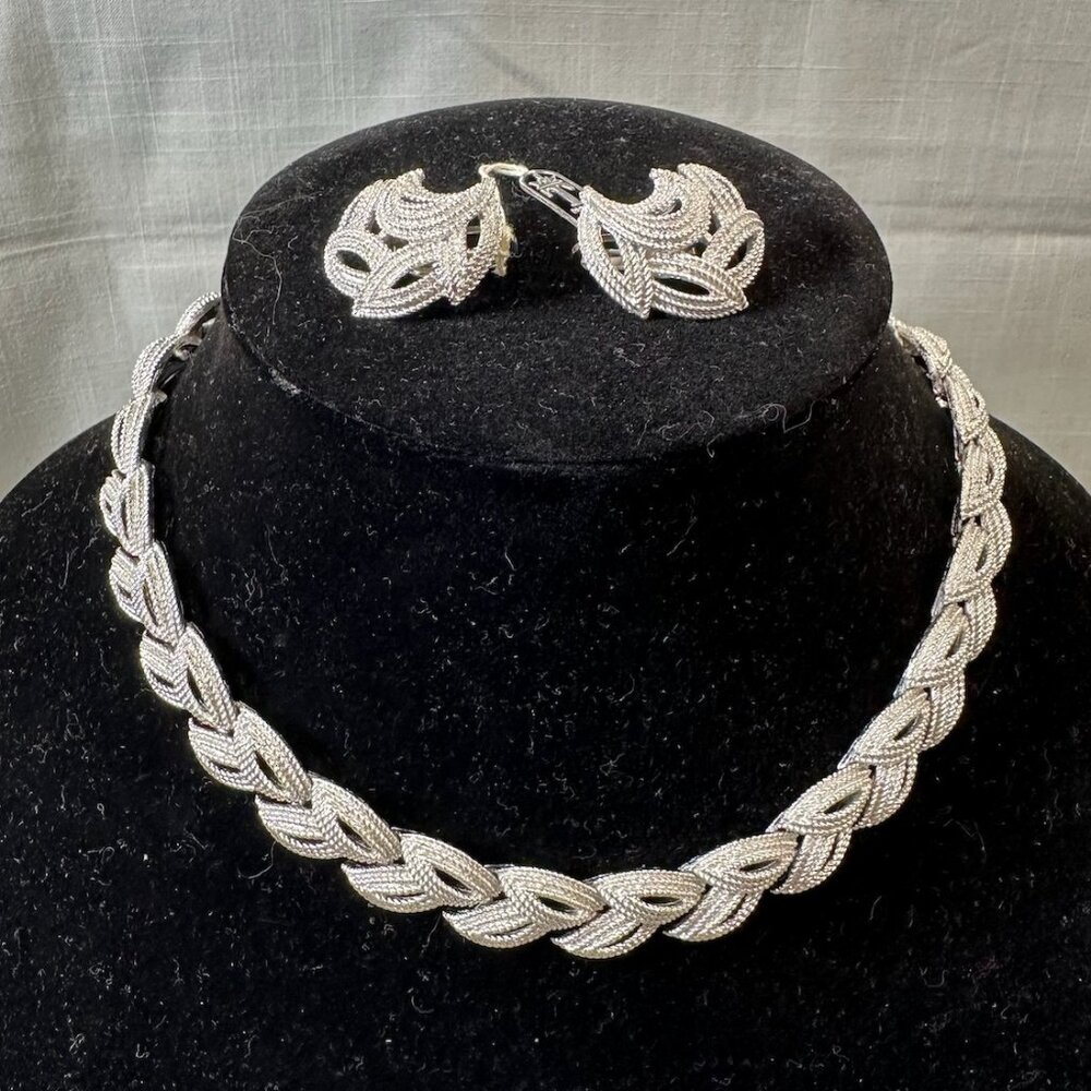 Vintage Trifari Silver Tone Leaf Style Necklace and Clip On Earrings Set